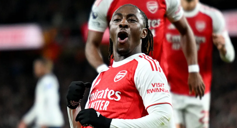 eze-tao-dia-chan-truoc-tottenham-buoc-jamie-carragher-len-song-xin-loi-vi-tung-danh-gia